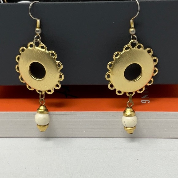 Gold and glass bead necklace on a braided leather cord, and matching earrings - Picture 7 of 8